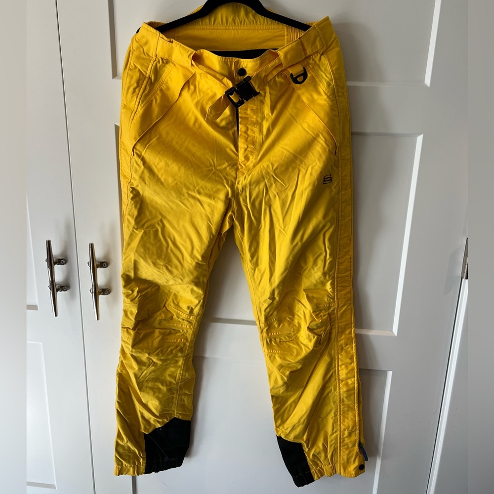 Men’s Slalom brand windproof and waterproof outer shell ski pants in used cond.